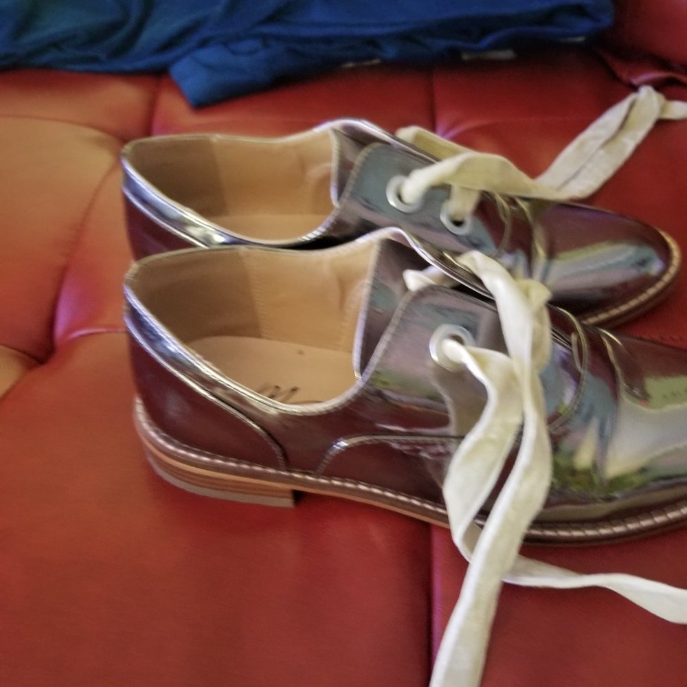 Beautiful silver mirror loafers with velvet ribbon strings size 7. 5 - Picture 6 of 7